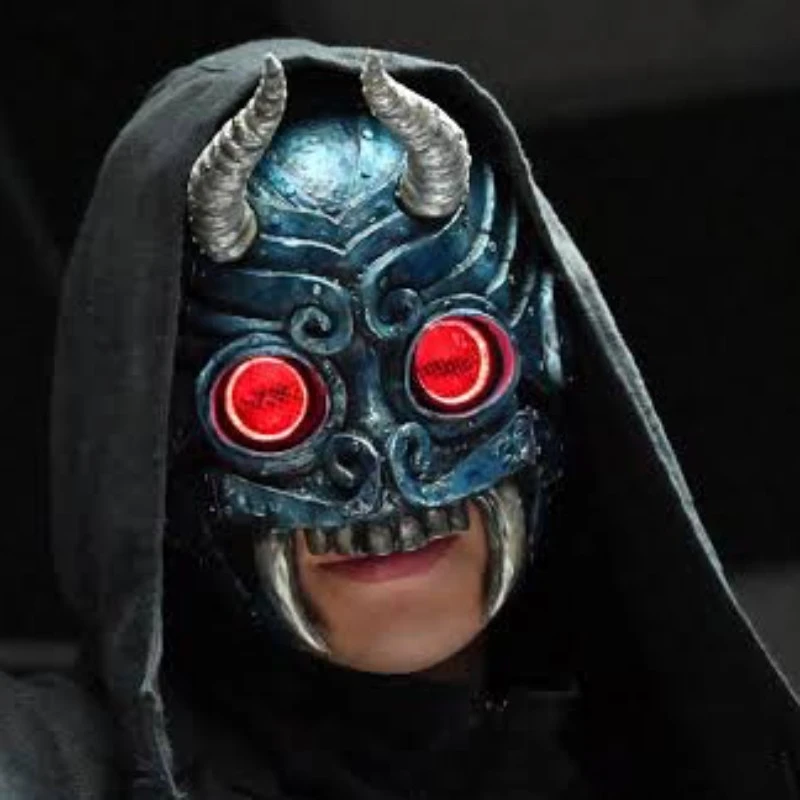 大病院占拠の鬼のお面 · narikiri